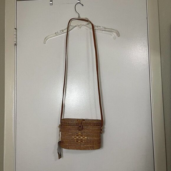 NWT Oval Tan Wicker basket crossbody boho handbag handmade leather accents - Picture 1 of 10